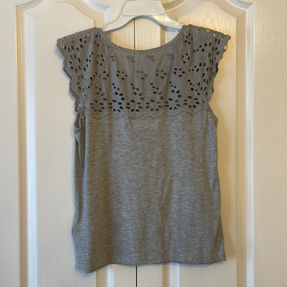 Abercrombie and Fitch Gray Tee Shirt - Picture 3 of 3